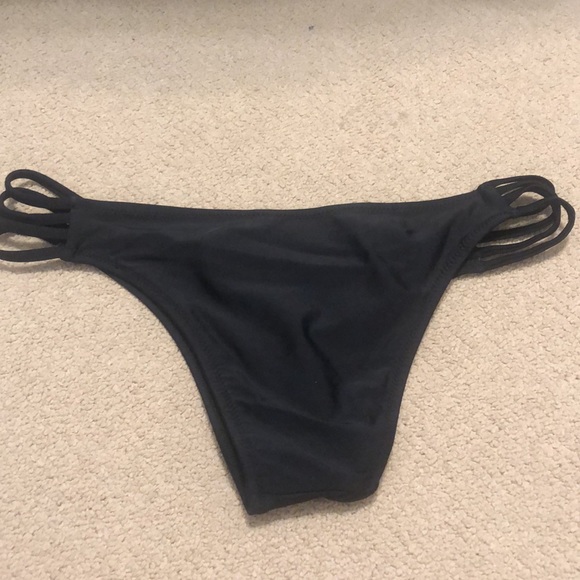 Black swim bottoms - Picture 2 of 2